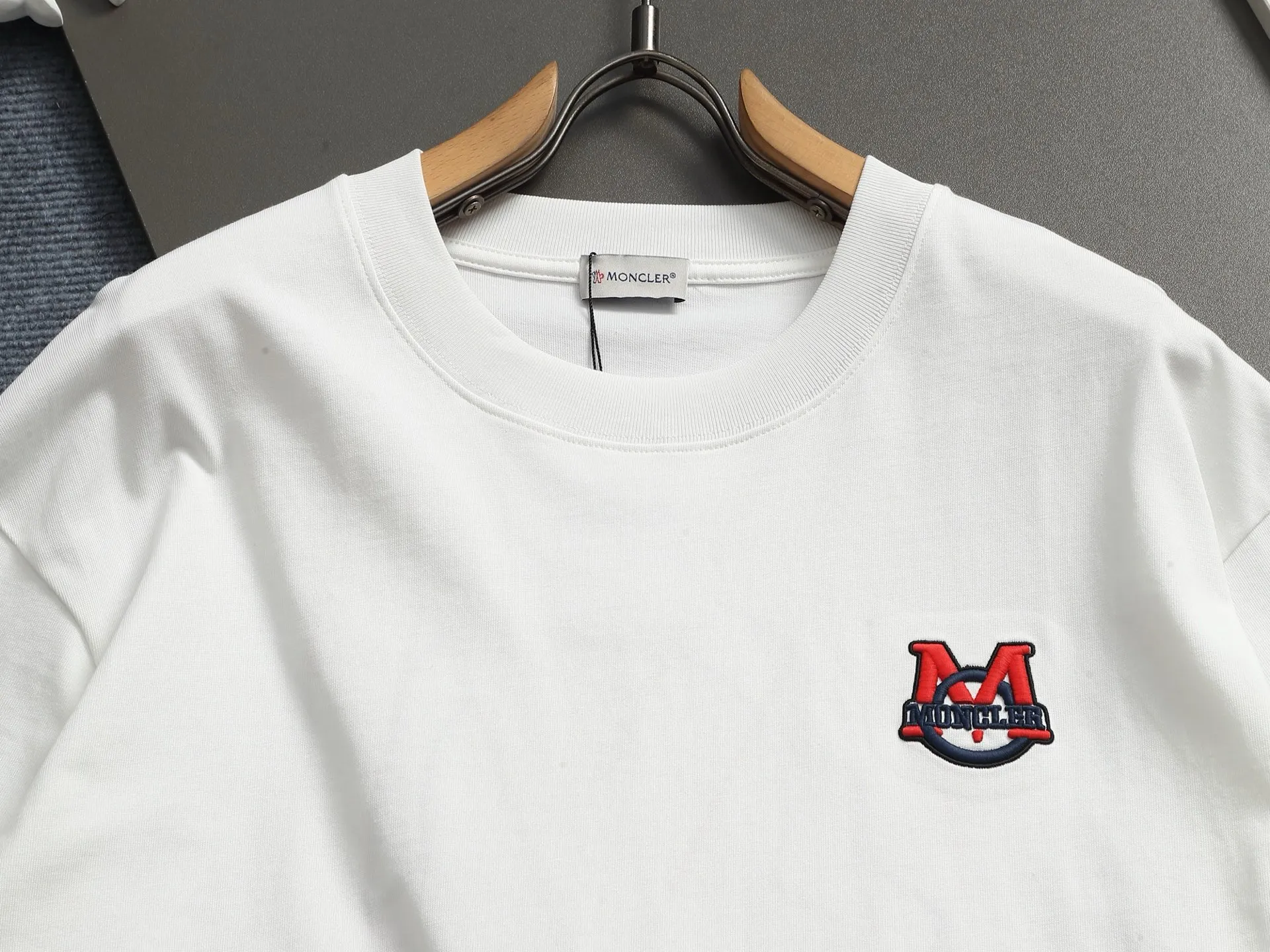 MONCLER Logo ， Retro Same Style T 320 Versatile : Black White Size：S M L XL
